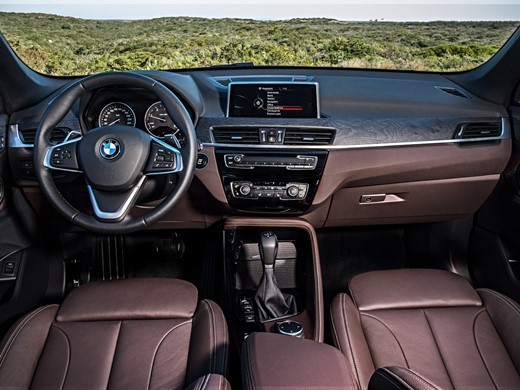 Аренда автомобиля BMW X1 sDrive18i NEW в Санкт-Петербурге