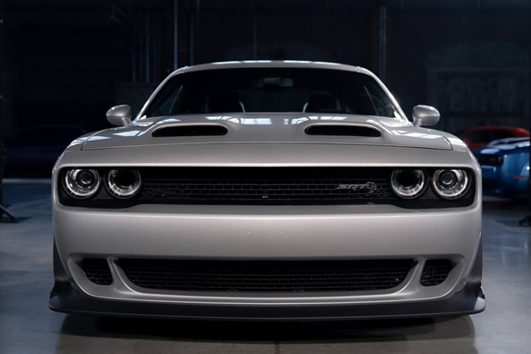 Аренда автомобиля Dodge Challenger в Санкт-Петербурге